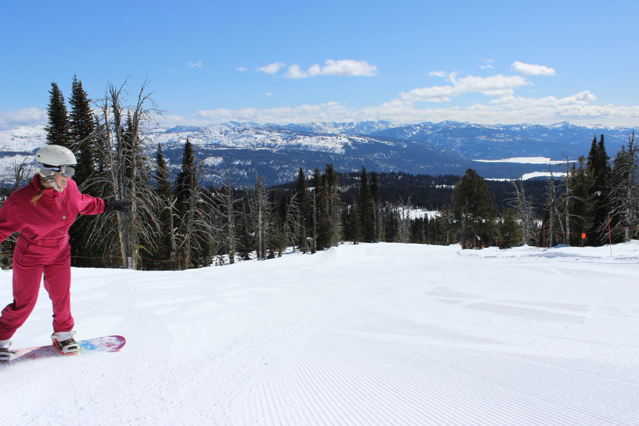Snowboarder smiles on Kickback
